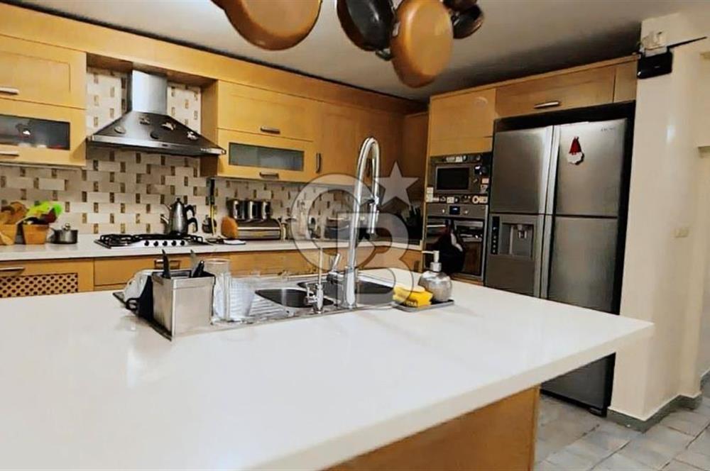 DRAGOS'TA DENİZ MANZARALI 500 M2 HAVUZLU , BAHÇELİ VİLLA 8+2