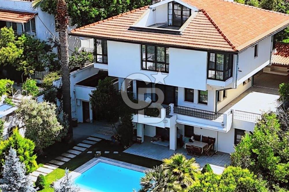 DRAGOS'TA DENİZ MANZARALI 500 M2 HAVUZLU , BAHÇELİ VİLLA 8+2