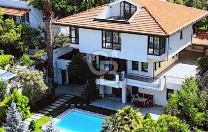 DRAGOS'TA DENİZ MANZARALI 500 M2 HAVUZLU , BAHÇELİ VİLLA 8+2