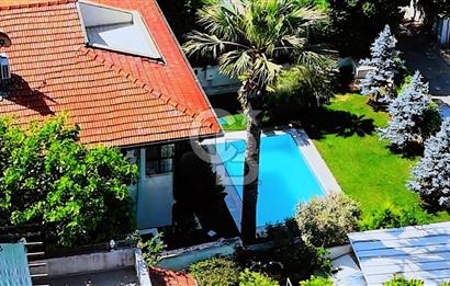 DRAGOS'TA DENİZ MANZARALI 500 M2 HAVUZLU , BAHÇELİ VİLLA 8+2