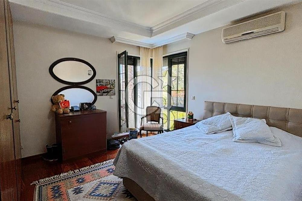 DRAGOS'TA DENİZ MANZARALI 500 M2 HAVUZLU , BAHÇELİ VİLLA 8+2