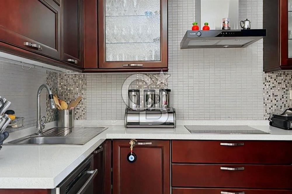 DRAGOS'TA DENİZ MANZARALI 500 M2 HAVUZLU , BAHÇELİ VİLLA 8+2