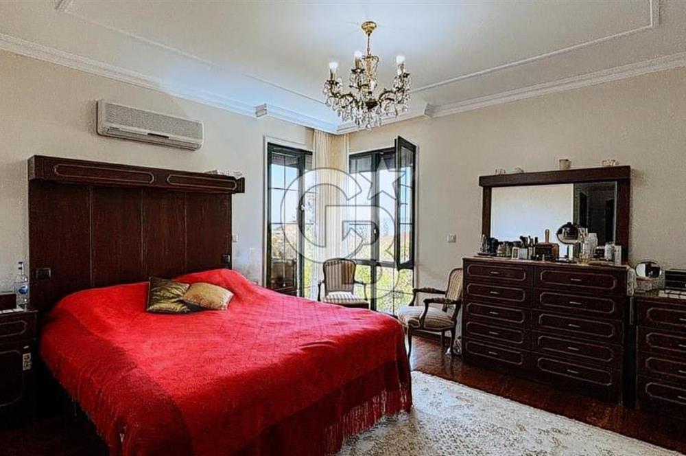 DRAGOS'TA DENİZ MANZARALI 500 M2 HAVUZLU , BAHÇELİ VİLLA 8+2