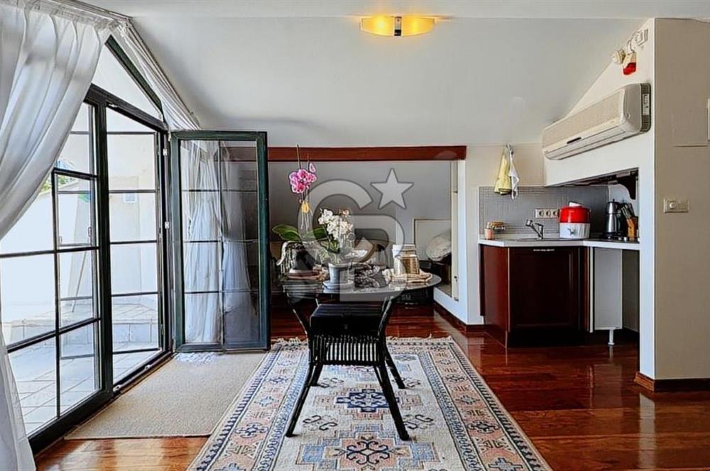 DRAGOS'TA DENİZ MANZARALI 500 M2 HAVUZLU , BAHÇELİ VİLLA 8+2