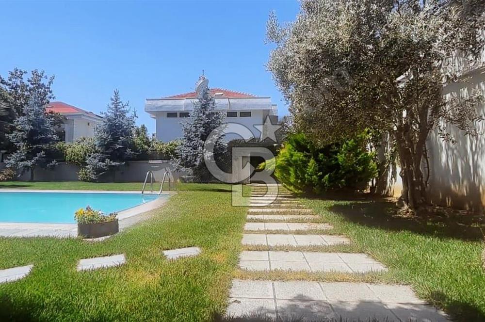 DRAGOS'TA DENİZ MANZARALI 500 M2 HAVUZLU , BAHÇELİ VİLLA 8+2