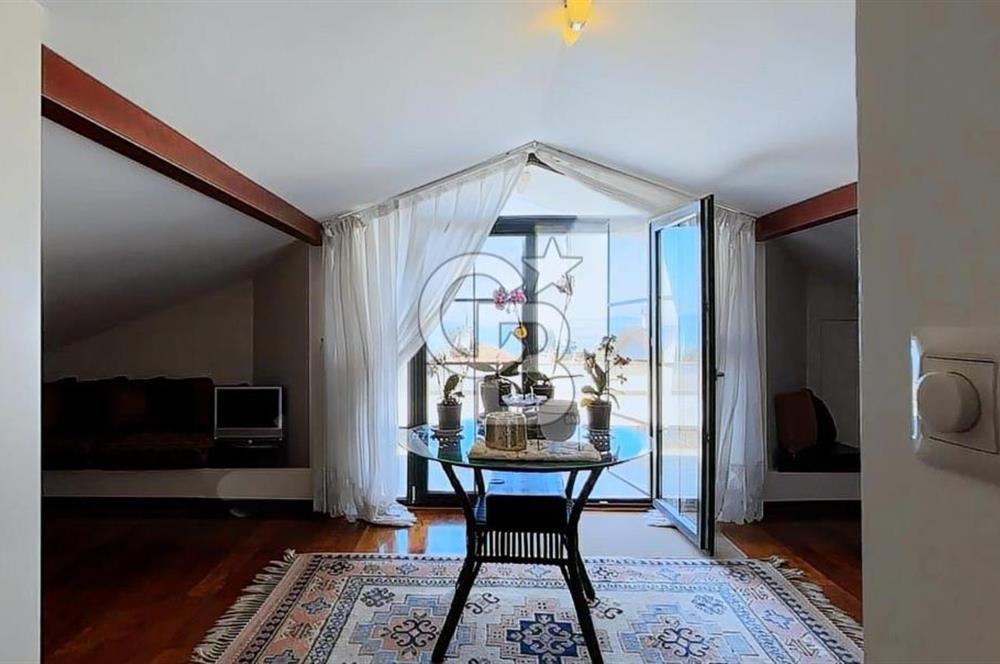 DRAGOS'TA DENİZ MANZARALI 500 M2 HAVUZLU , BAHÇELİ VİLLA 8+2