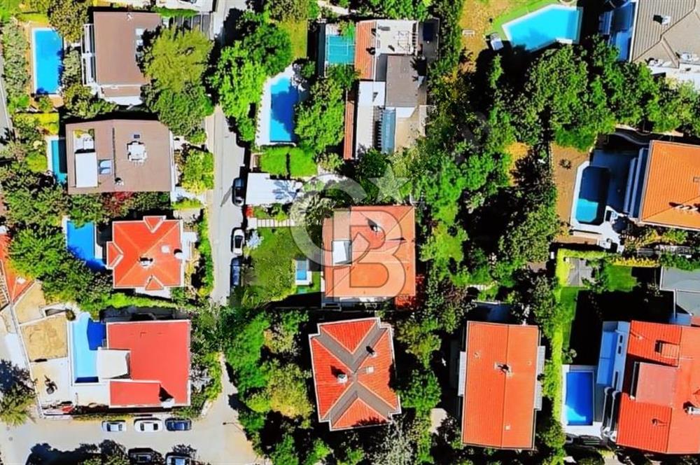 DRAGOS'TA DENİZ MANZARALI 500 M2 HAVUZLU , BAHÇELİ VİLLA 8+2