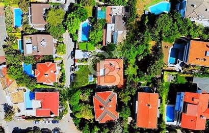 DRAGOS'TA DENİZ MANZARALI 500 M2 HAVUZLU , BAHÇELİ VİLLA 8+2