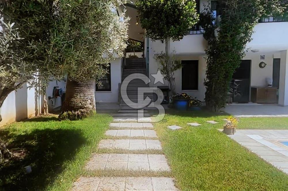 DRAGOS'TA DENİZ MANZARALI 500 M2 HAVUZLU , BAHÇELİ VİLLA 8+2