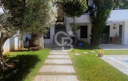 DRAGOS'TA DENİZ MANZARALI 500 M2 HAVUZLU , BAHÇELİ VİLLA 8+2