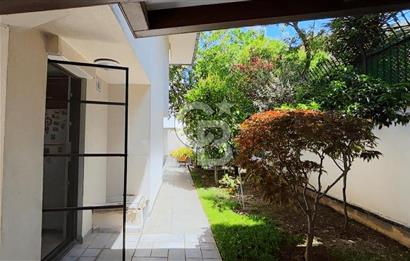 DRAGOS'TA DENİZ MANZARALI 500 M2 HAVUZLU , BAHÇELİ VİLLA 8+2