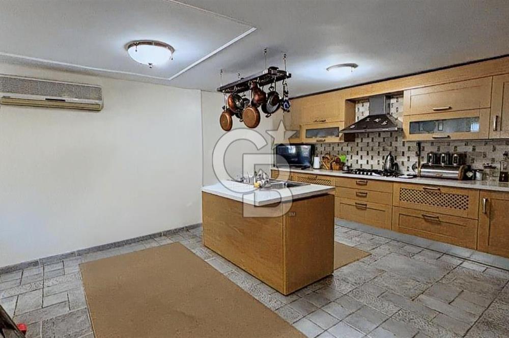 DRAGOS'TA DENİZ MANZARALI 500 M2 HAVUZLU , BAHÇELİ VİLLA 8+2