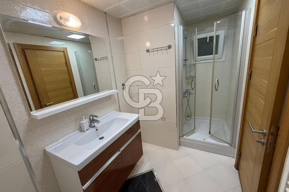 Bayraklı Körfez Mahallesi Güvenlikli Sitede Kiralık 4+1 Daire