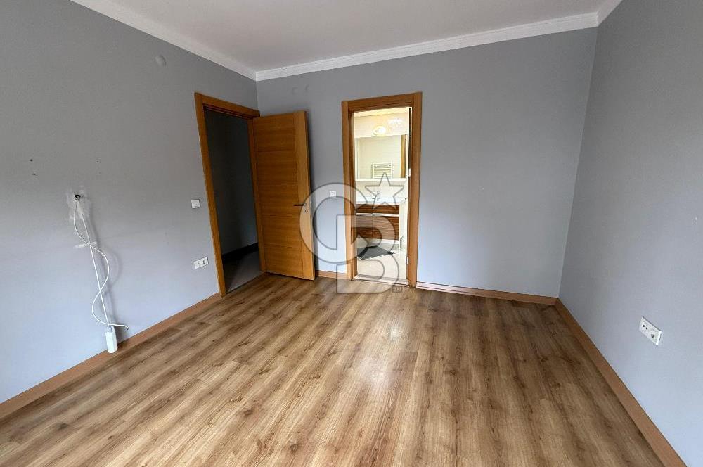 Bayraklı Körfez Mahallesi Güvenlikli Sitede Kiralık 4+1 Daire