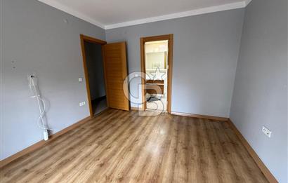 Bayraklı Körfez Mahallesi Güvenlikli Sitede Kiralık 4+1 Daire