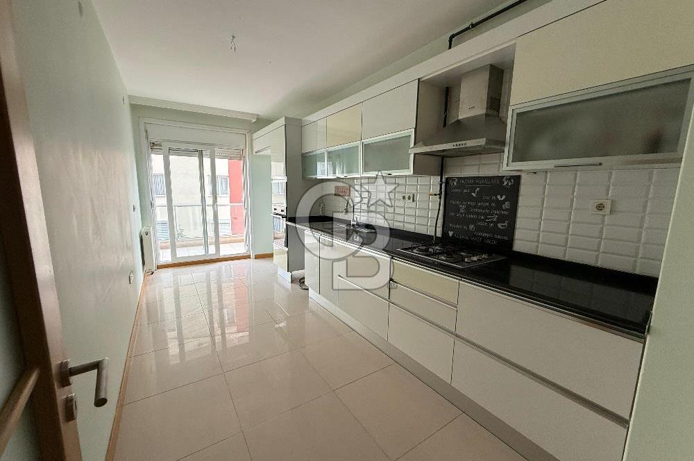 Bayraklı Körfez Mahallesi Güvenlikli Sitede Kiralık 4+1 Daire