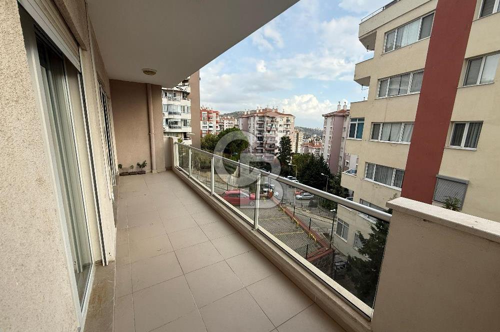 Bayraklı Körfez Mahallesi Güvenlikli Sitede Kiralık 4+1 Daire