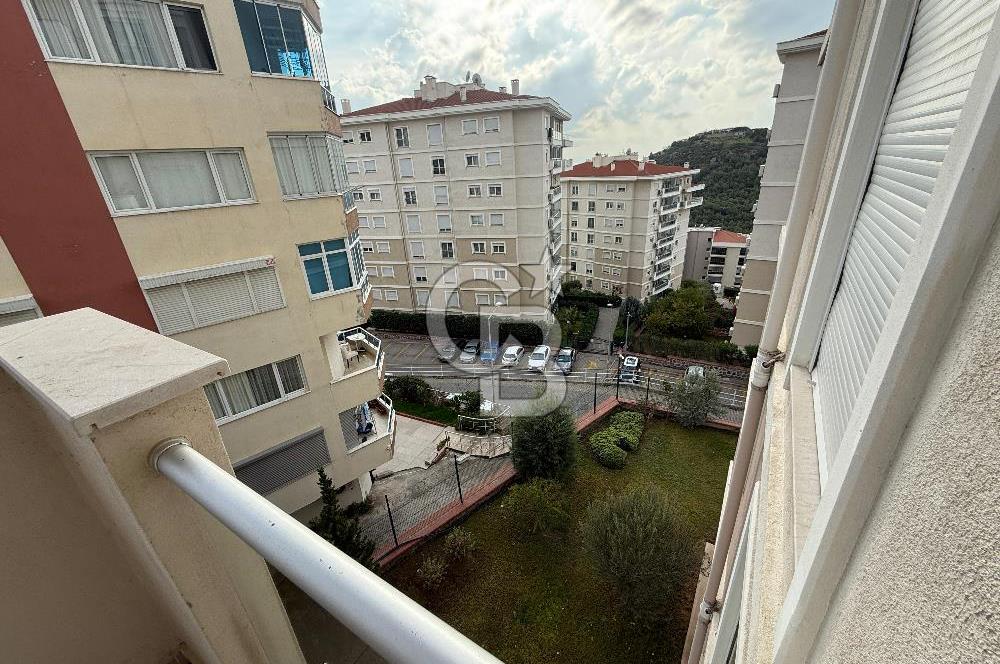 Bayraklı Körfez Mahallesi Güvenlikli Sitede Kiralık 4+1 Daire