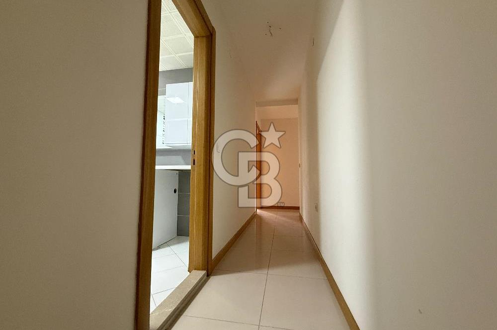 Bayraklı Körfez Mahallesi Güvenlikli Sitede Kiralık 4+1 Daire