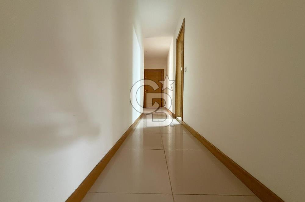 Bayraklı Körfez Mahallesi Güvenlikli Sitede Kiralık 4+1 Daire