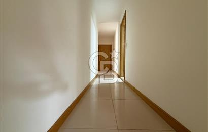 Bayraklı Körfez Mahallesi Güvenlikli Sitede Kiralık 4+1 Daire