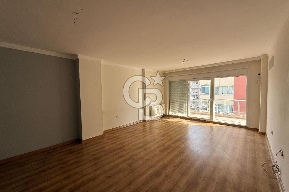 Bayraklı Körfez Mahallesi Güvenlikli Sitede Kiralık 4+1 Daire