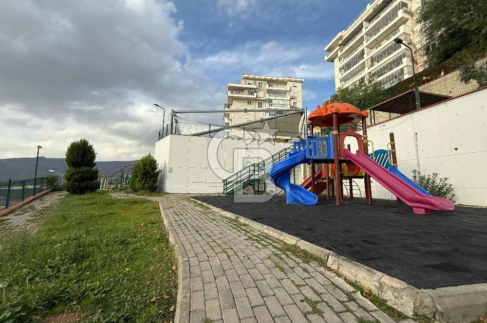 Bayraklı Körfez Mahallesi Güvenlikli Sitede Kiralık 4+1 Daire