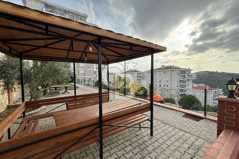 Bayraklı Körfez Mahallesi Güvenlikli Sitede Kiralık 4+1 Daire