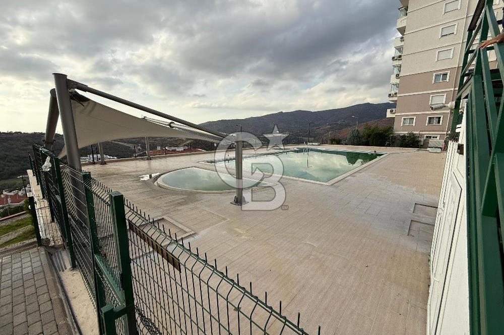 Bayraklı Körfez Mahallesi Güvenlikli Sitede Kiralık 4+1 Daire