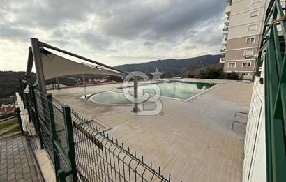 Bayraklı Körfez Mahallesi Güvenlikli Sitede Kiralık 4+1 Daire