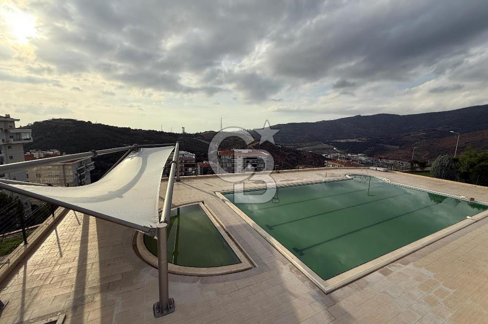 Bayraklı Körfez Mahallesi Güvenlikli Sitede Kiralık 4+1 Daire