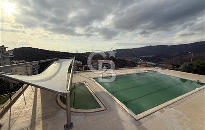 Bayraklı Körfez Mahallesi Güvenlikli Sitede Kiralık 4+1 Daire