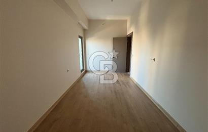 SEMBOL İSTANBUL SİTESİNDE BALKONLU KREDİYE UYGUN SATILIK BOŞ 2+1