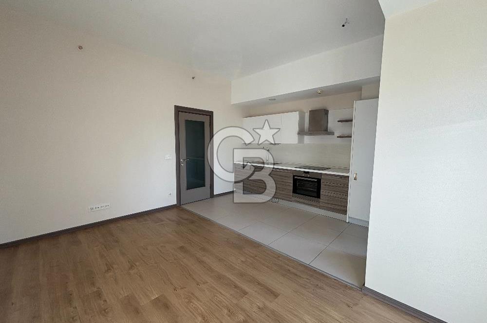 SEMBOL İSTANBUL SİTESİNDE BALKONLU KREDİYE UYGUN SATILIK BOŞ 2+1