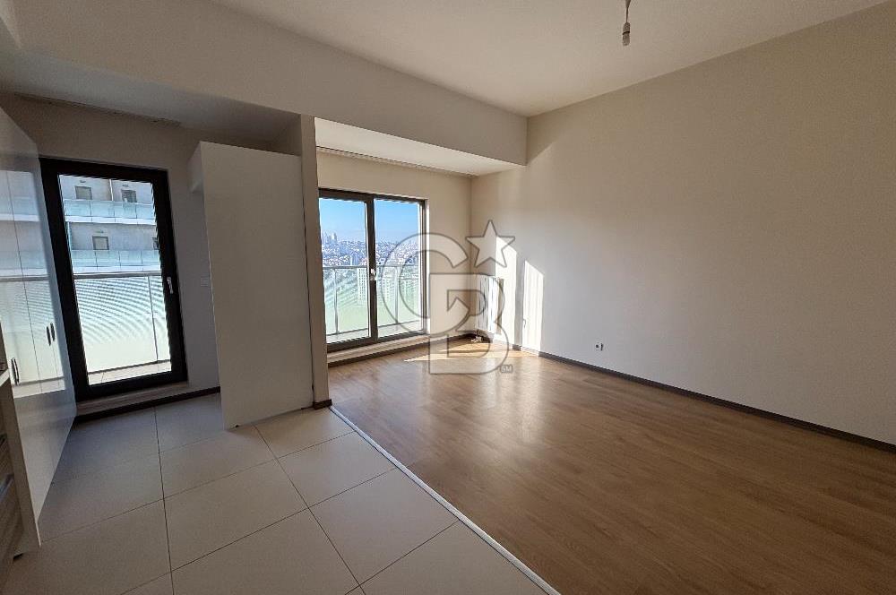 SEMBOL İSTANBUL SİTESİNDE BALKONLU KREDİYE UYGUN SATILIK BOŞ 2+1