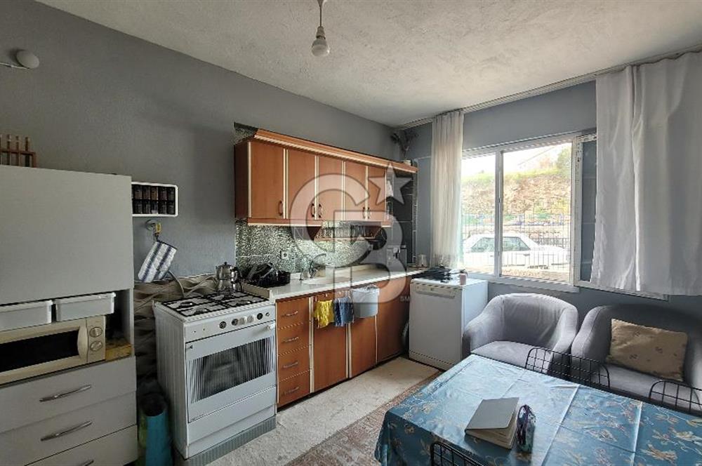 Karşıyaka Latife Hanım Mahallesi  3+1 Giriş Kat Daire