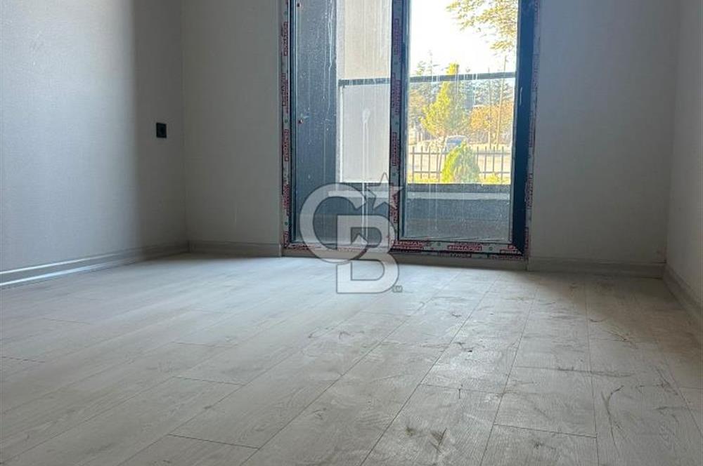 ACİL SATILIK 1+1 BAHÇE ÇIKIŞLI İSKANLI ASANSÖRLÜ YENİ BİNA