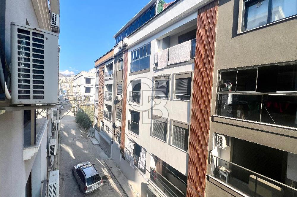 Karşıyaka Şemiklerde 2+1 115 m2 Satılık Daire