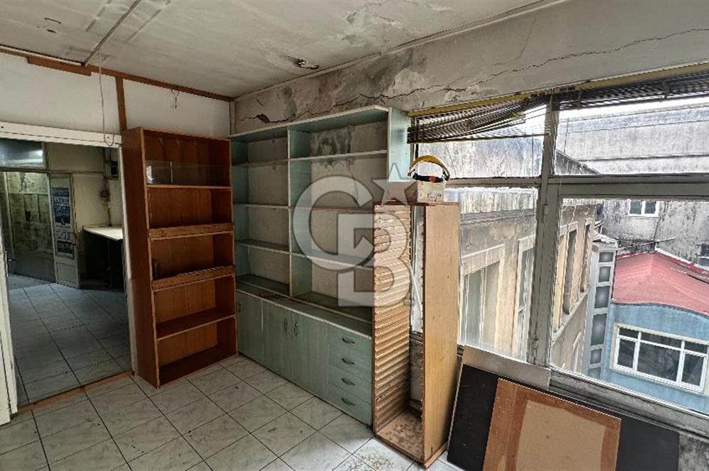 KEMANKEŞ'DE KARAKÖY PASAJ'INDA 5.KAT İŞ HANI KATI 110M2