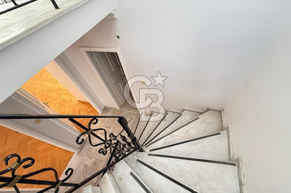 Korutürk de Garajlı Bahçeli Teraslı 6+1 Ferah Villa