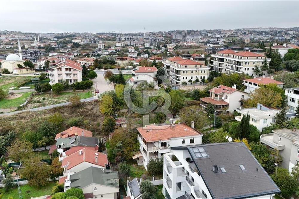 Beylikdüzü Kavaklıda 901 m² İçerisinde 3 Katlı Satılık Villa