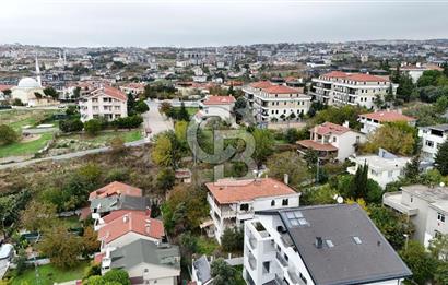 Beylikdüzü Kavaklıda 901 m² İçerisinde 3 Katlı Satılık Villa