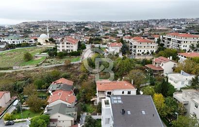 Beylikdüzü Kavaklıda 901 m² İçerisinde 3 Katlı Satılık Villa