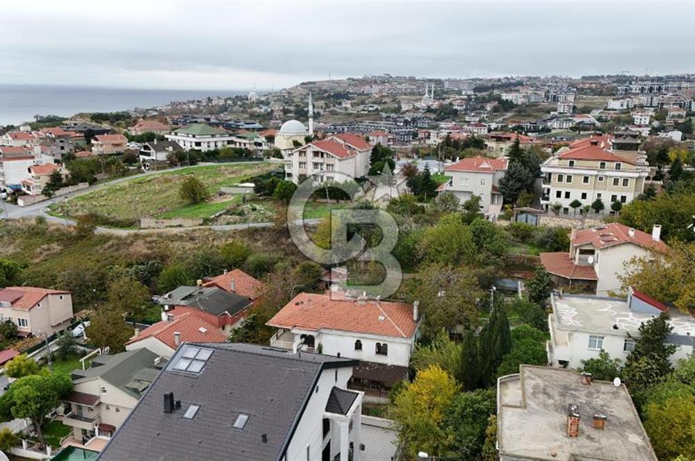 Beylikdüzü Kavaklıda 901 m² İçerisinde 3 Katlı Satılık Villa