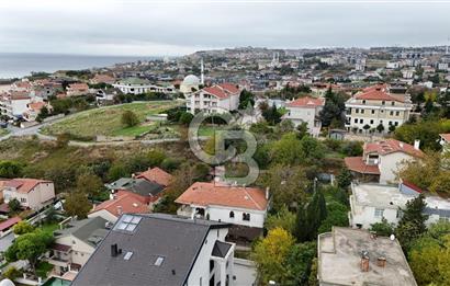 Beylikdüzü Kavaklıda 901 m² İçerisinde 3 Katlı Satılık Villa