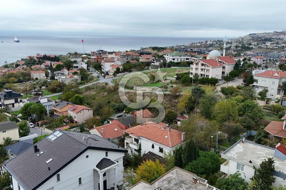 Beylikdüzü Kavaklıda 901 m² İçerisinde 3 Katlı Satılık Villa