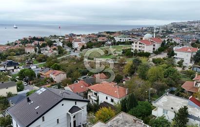 Beylikdüzü Kavaklıda 901 m² İçerisinde 3 Katlı Satılık Villa