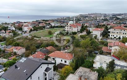 Beylikdüzü Kavaklıda 901 m² İçerisinde 3 Katlı Satılık Villa