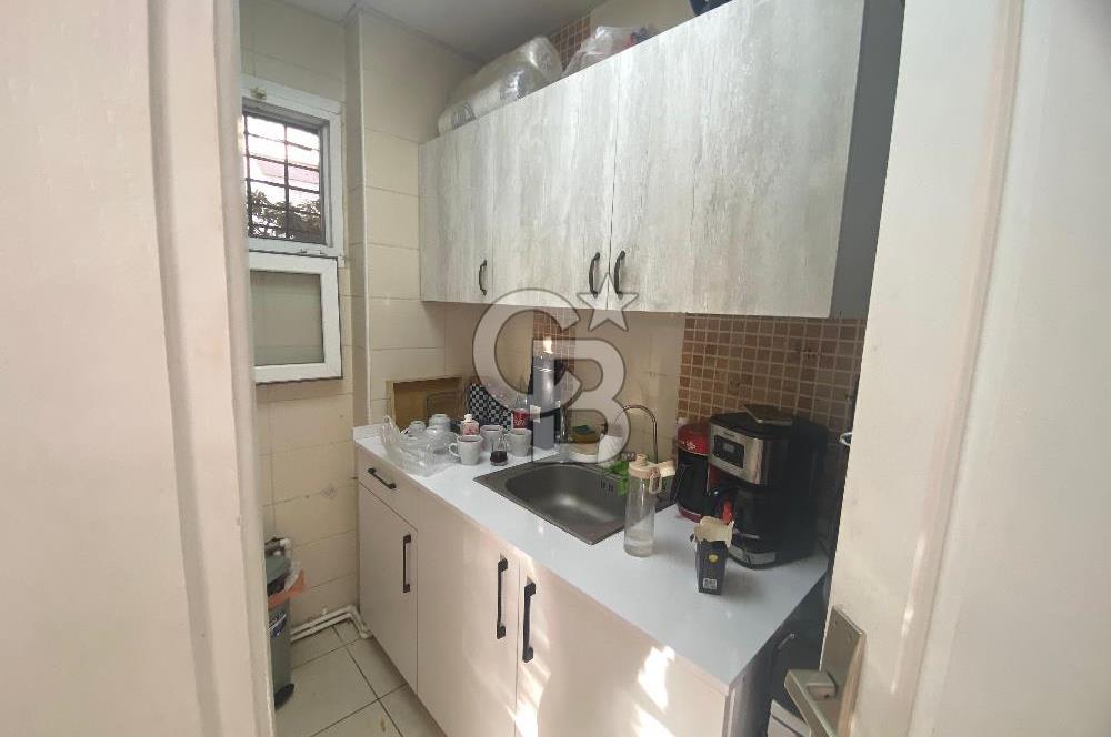 Karşıyaka Yalı Mahallesinde Bahçeli Satılık Dükkan