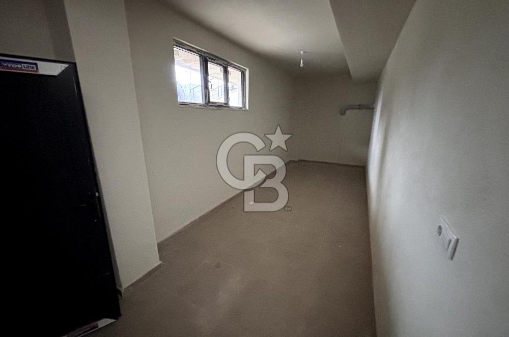 ÜMRANİYE'DE METROYA ADIM MESAFESİ SIFIR BİNADA DEPOLU DÜKKAN